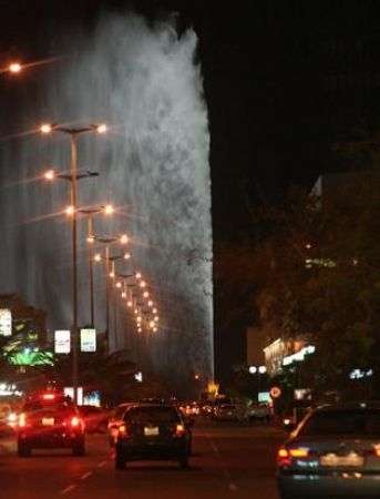 worlds_most_powerful_fountain_1thumb450x588