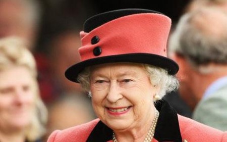 regina elisabetta ii facebook