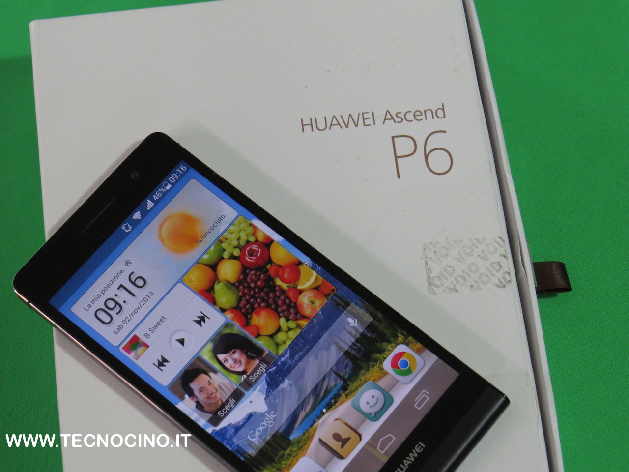Huawei Ascend P6 con confezione