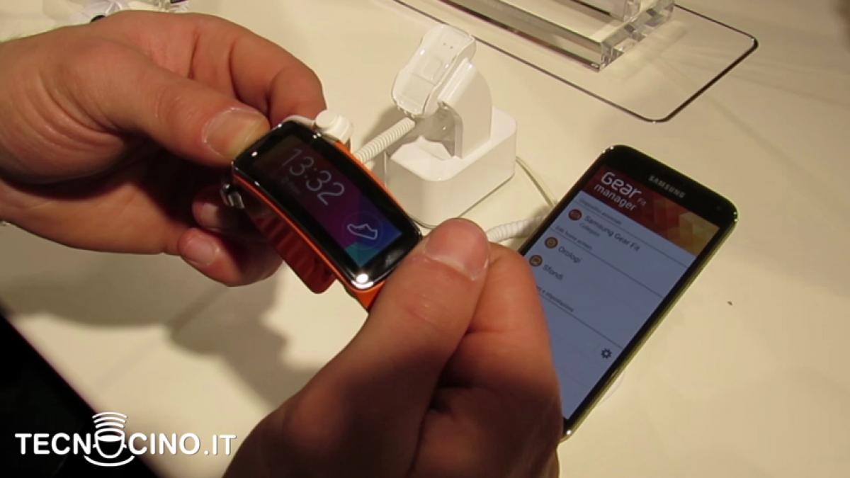 Samsung Gear Fit prezzo uscita scheda e funzionalità VIDEO