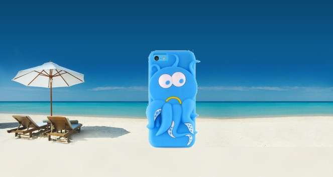 Cover iPhone su una spiaggia