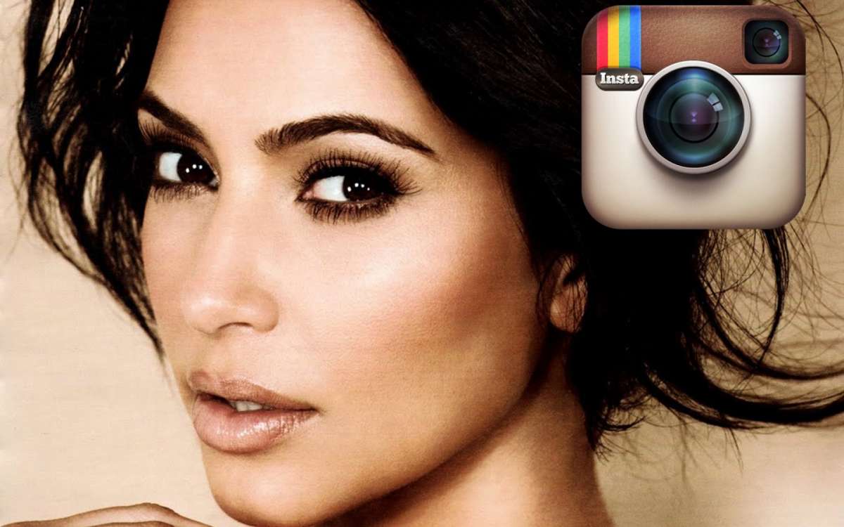 Kim Kardashian con logo Instagram