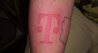 Si tatua il logo T-Mobile per avere un iPhone gratis