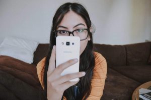 Il trucco per evitare problemi alla vista dovuti allo smartphone