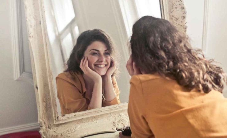 Scoprire personalità scegliendo specchio