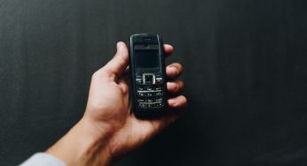 Telefonini retro’, ecco il vecchio che torna di moda: vi ricordate i più famosi