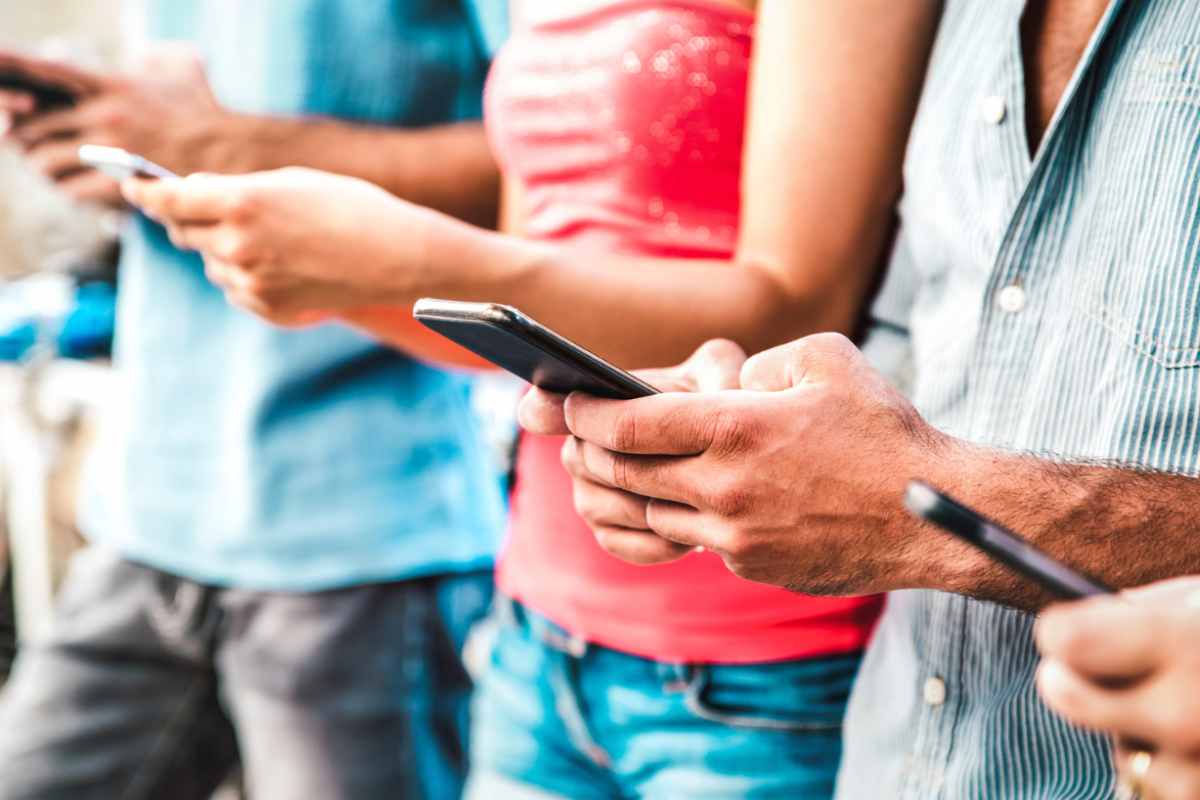 è in sviluppo uno smartphone che si proietta sulla mano