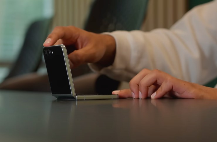 lo smartphone pieghevole migliore è il Samsung Z Flip 5 