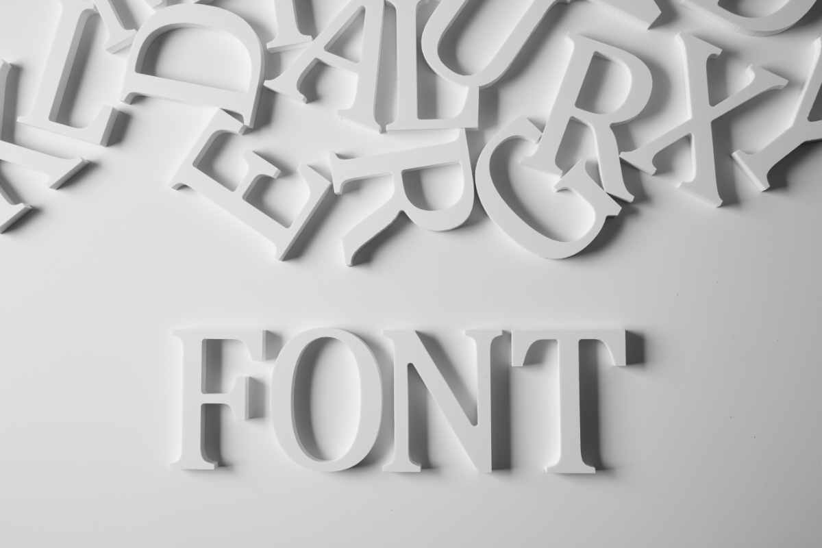 lettere che compongono la parola font Serif