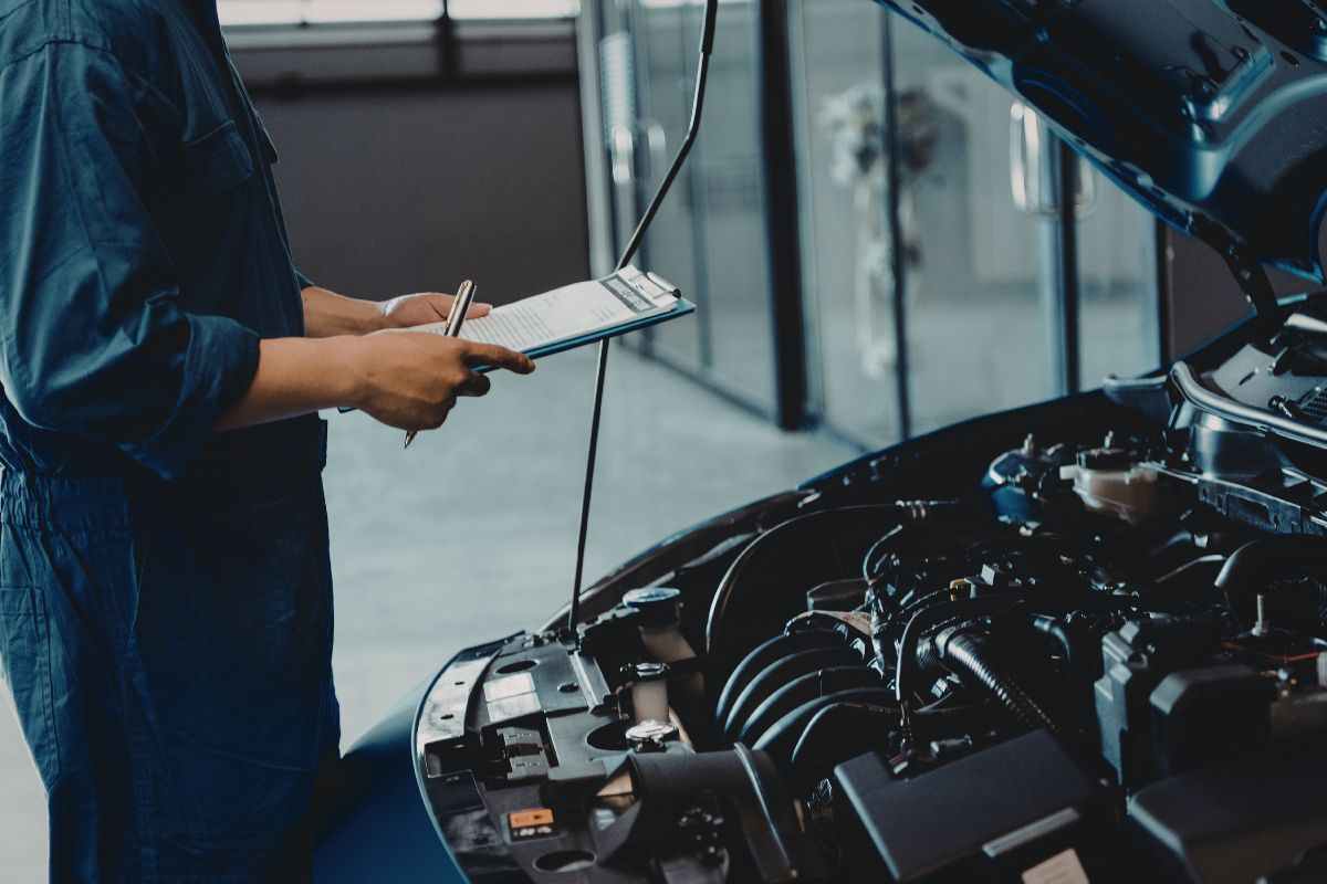 Revisione auto UE, cambia tutto: controlli più severi su ADAS, elettriche e contachilometri